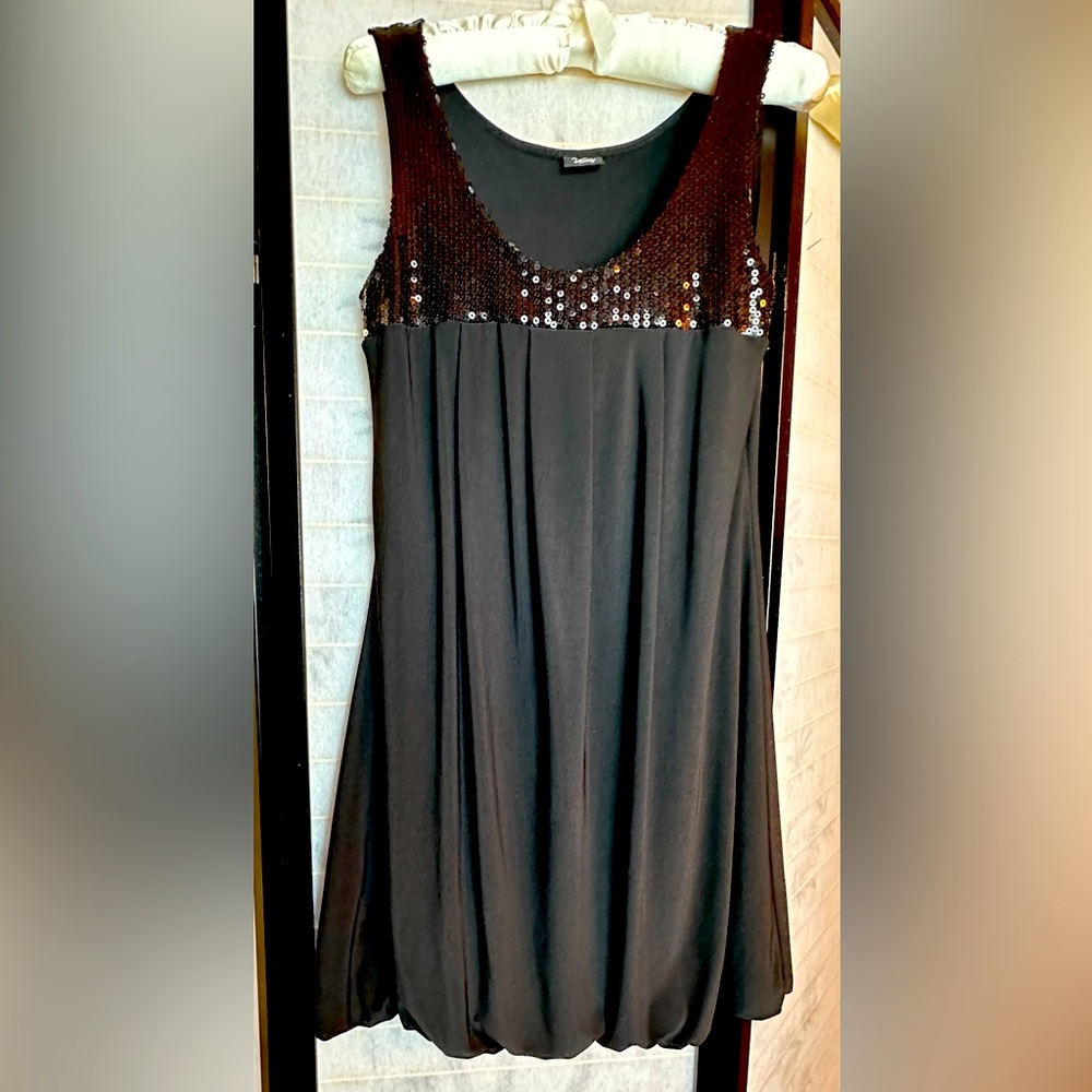 Black Sleeveless Dress With Sequin Bust and Bloused Bottom Size Medium Vintage